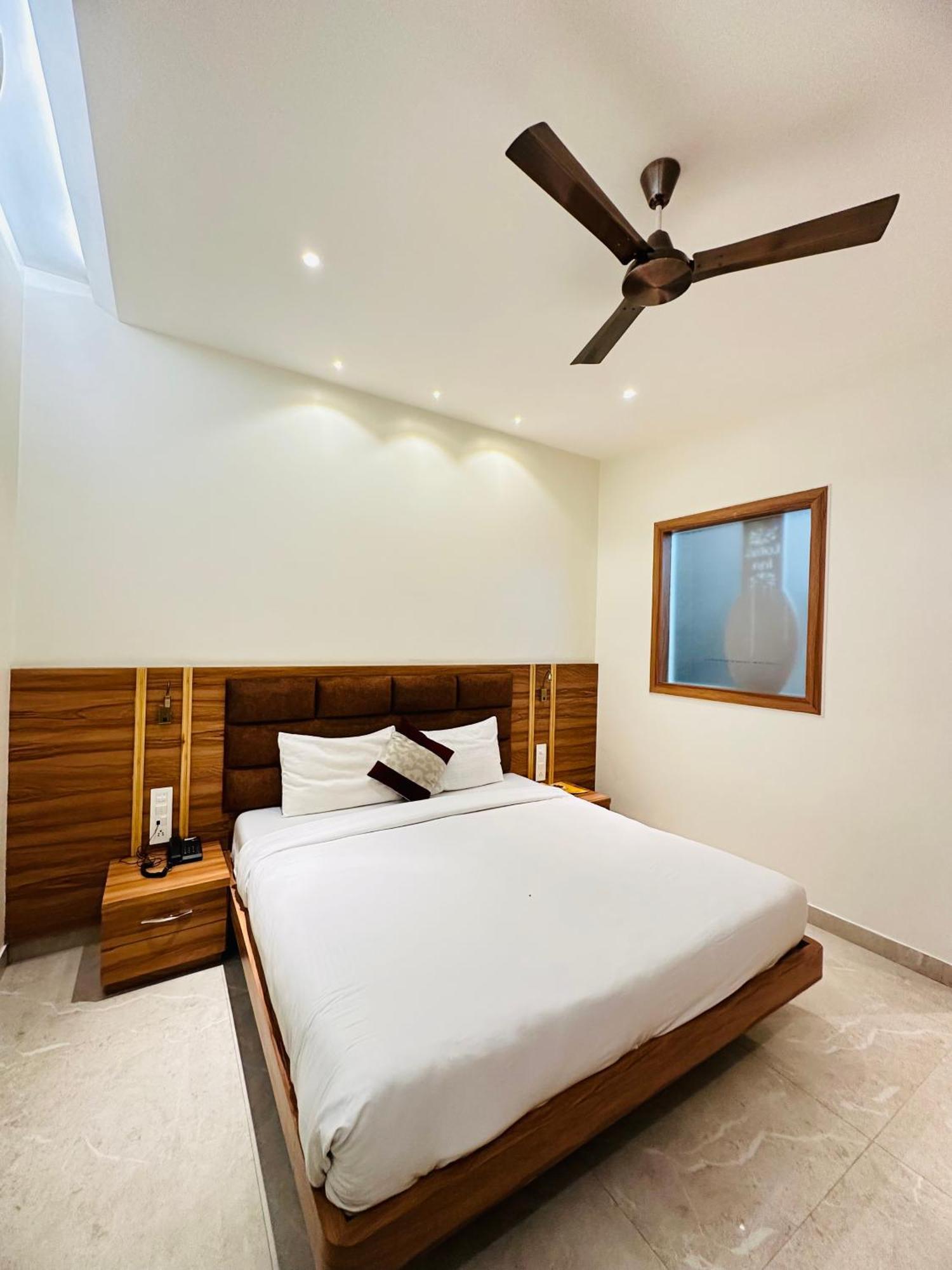 Hotel Lotus Inn Sirsa Exterior photo