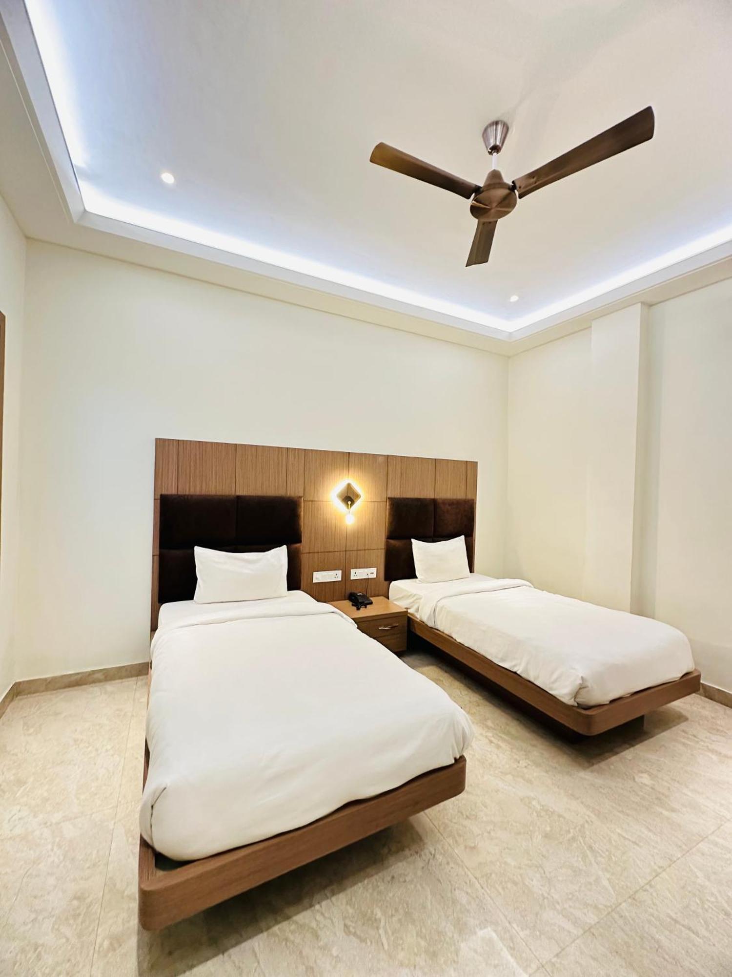 Hotel Lotus Inn Sirsa Exterior photo